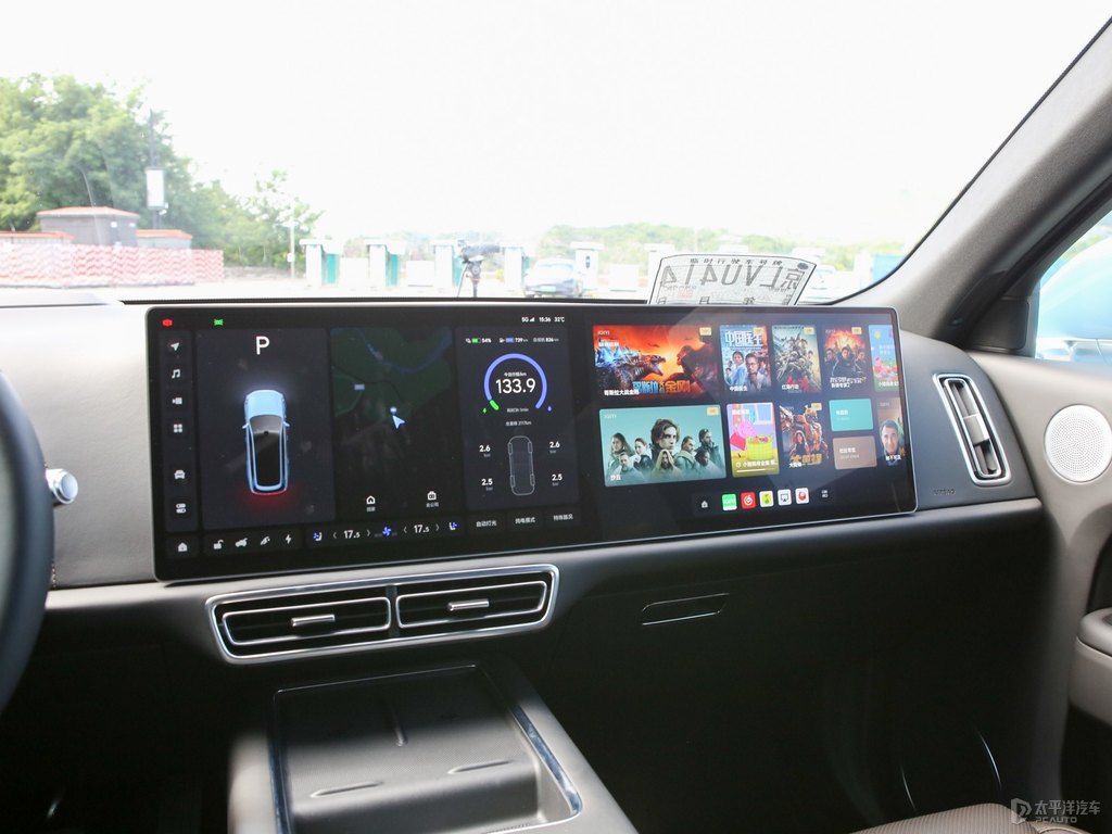 OLED15.7inch雙聯屏-預研項目